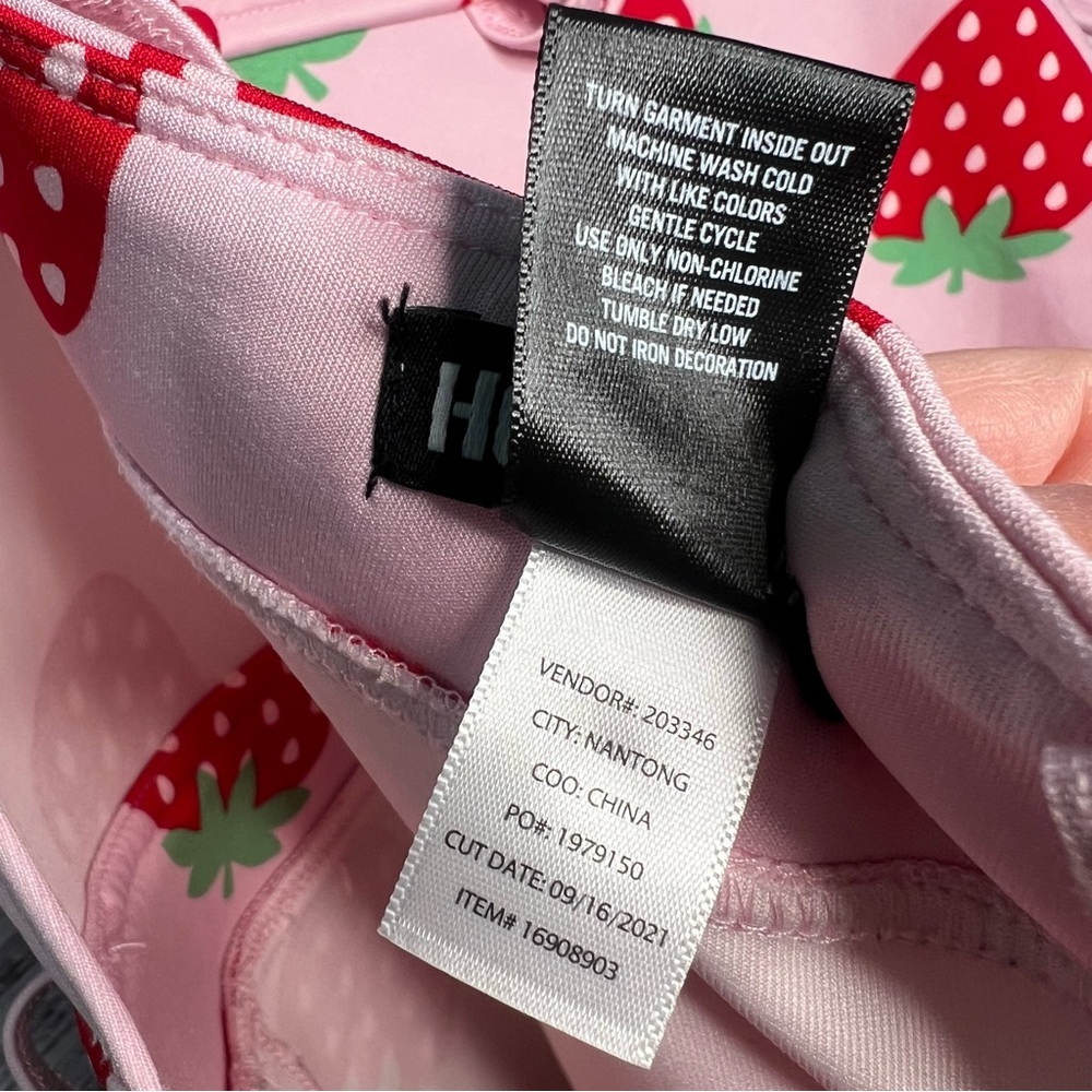 Hot Topic‎ 3X Strawberry Shortalls Plus Size Fruit Print Overalls - Picture 7 of 10